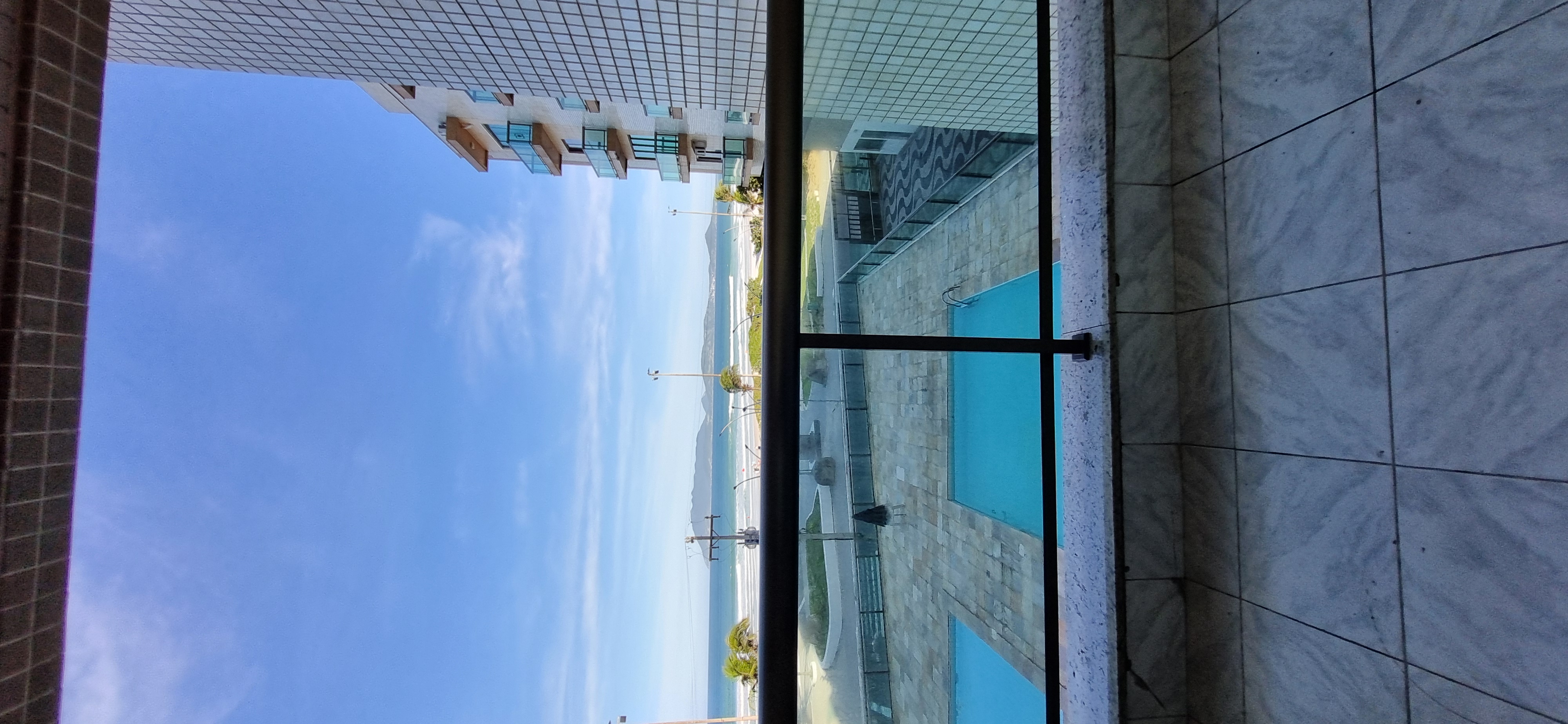 Alugo fixo apartamento em frente  a Praia do Forte- Cabo Frio-RJ. ID-2008