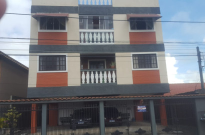 VENDO APARTAMENTO EM CONDOMÍNIO NO BAIRRO: CENTRO- SÃO PEDRO DA ALDEIA- RJ.