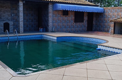 VENDO CASA COM PISCINA --ID 0002
